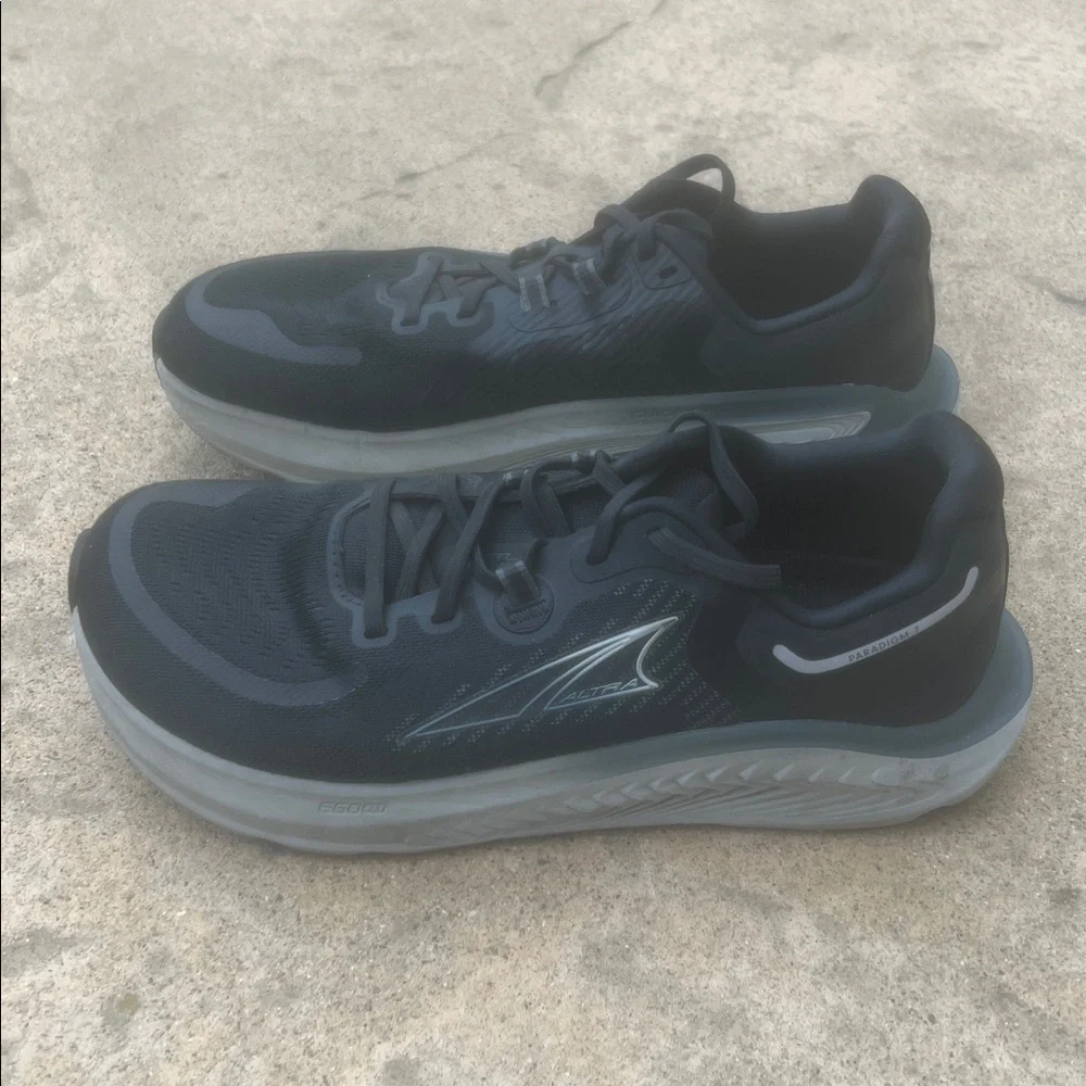 Altra Paradigm 7 Women's Dark Green Running Sneakers Size 9
